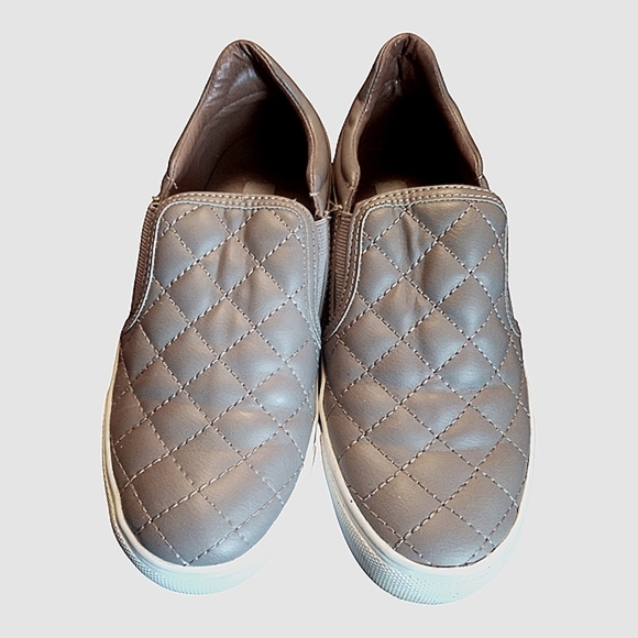 Steve Madden Gray Quilted Slip-on Flats for Effortless Style - Picture 1 of 7